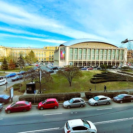 Royal Palace - City Center Accommodation Bucharest Exterior photo